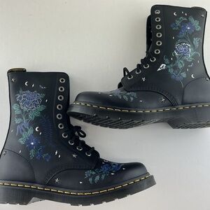 Dr Martens 1490 Mystic Gardens Womens Boots- New size 7